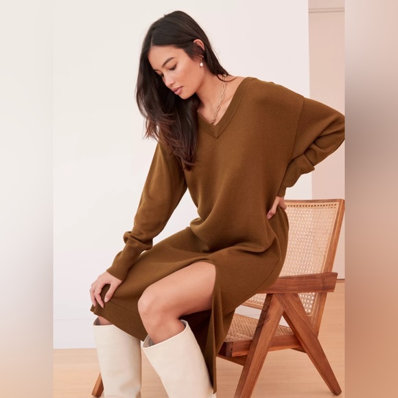 Aritzia Dresses & Skirts - Aritzia Olive Brown V-Neck Long Sleeve Sweater Dress